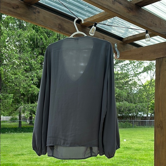 NWOT Cato Gray Blouse with Elegant Ruffle Design Women’s 26/28 - Picture 9 of 13